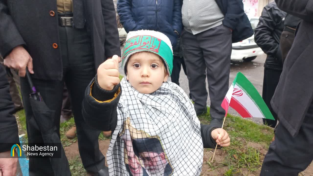 مردم برای دفاع از عزت و استقلال کشور و اطاعت از فرمان رهبر به میدان آمدند