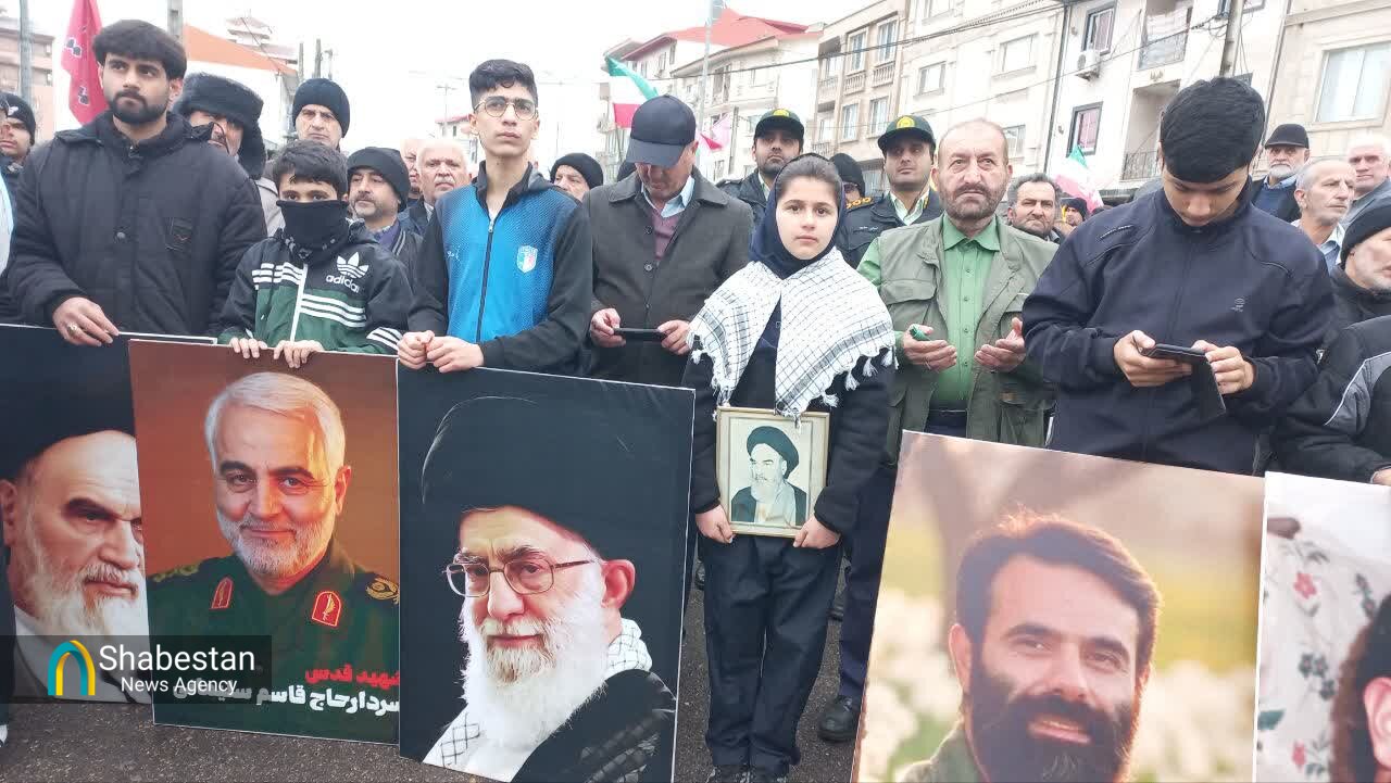 مردم برای دفاع از عزت و استقلال کشور و اطاعت از فرمان رهبر به میدان آمدند