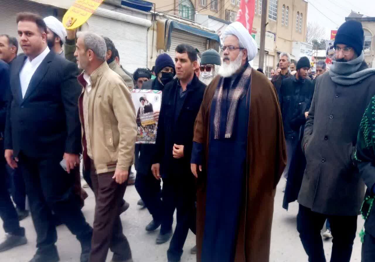 حضور مدیر ستاد هماهنگی کانونهای مساجد استان کرمانشاه در راهپیمایی شکوهمند یوم الله ۲۲ بهمن