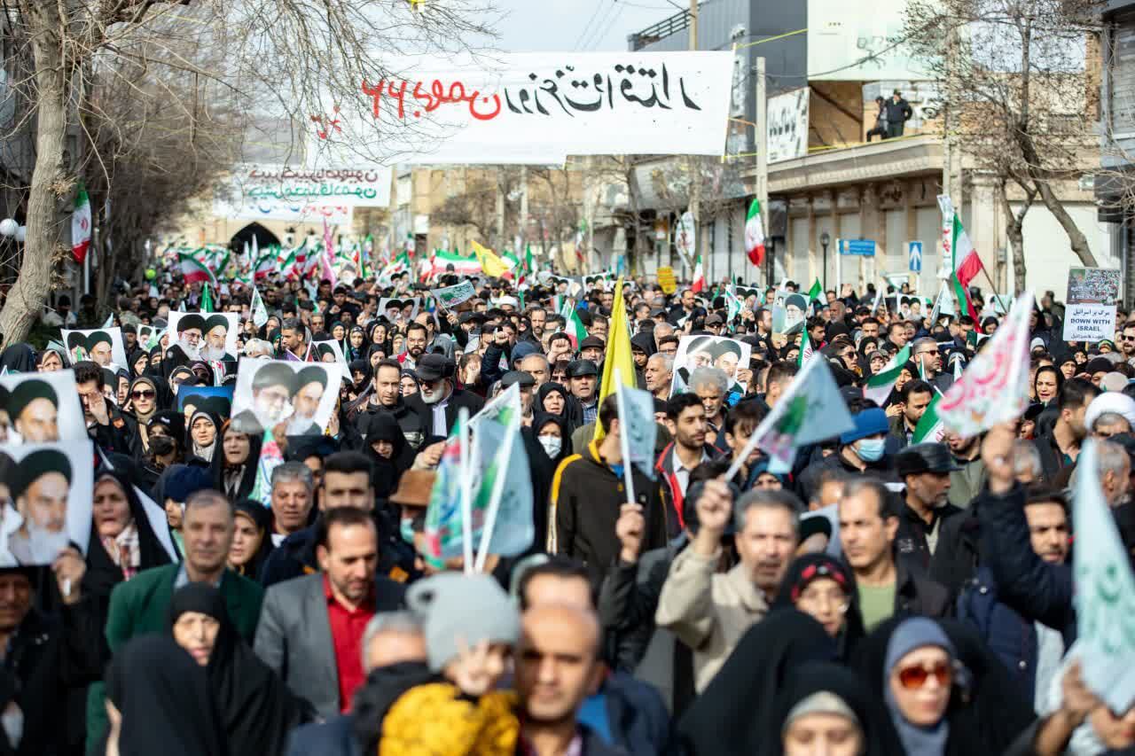 فشارها و تهدیدها، اراده مردم را سست نکرده است