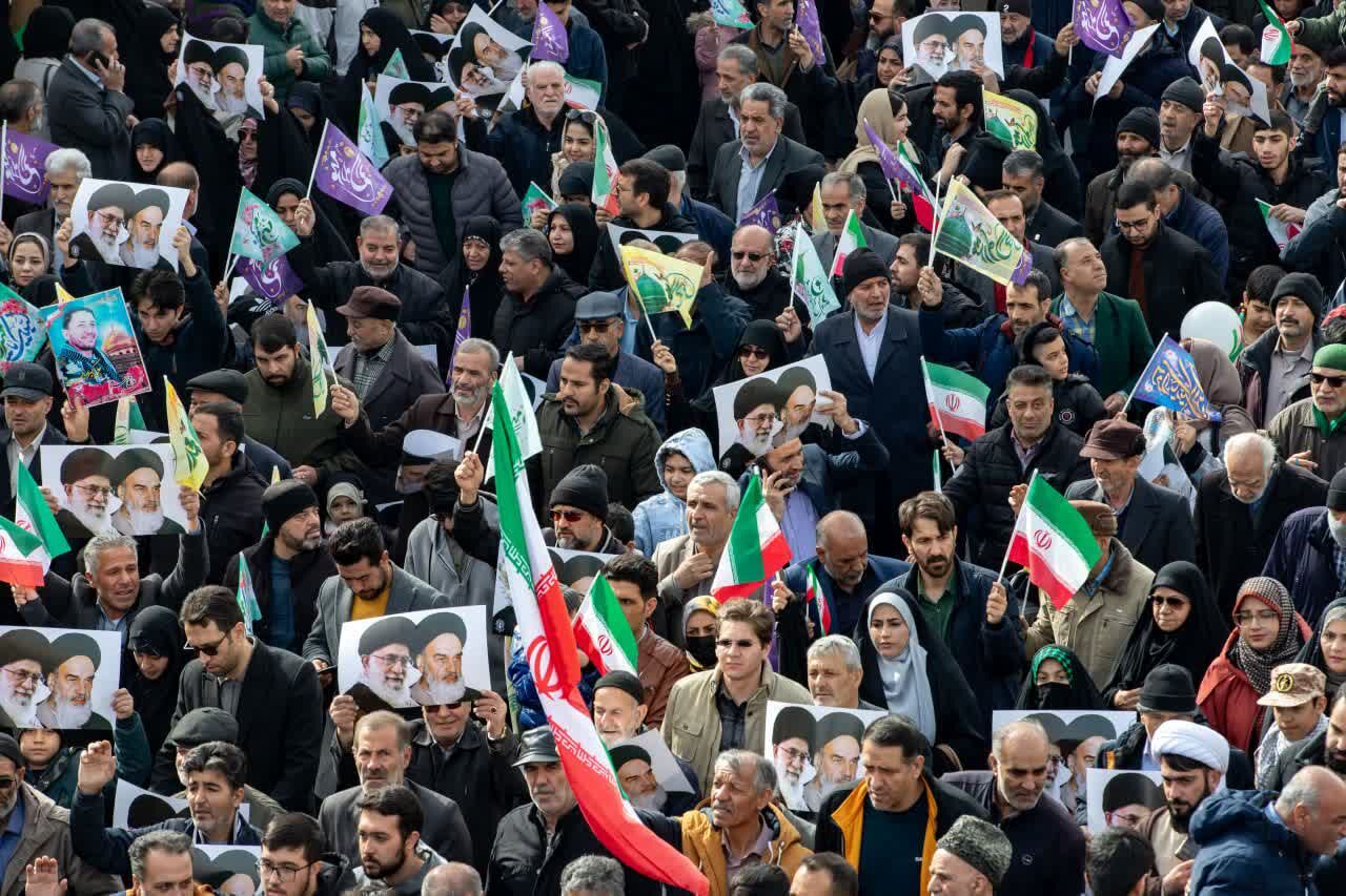 فشارها و تهدیدها، اراده مردم را سست نکرده است