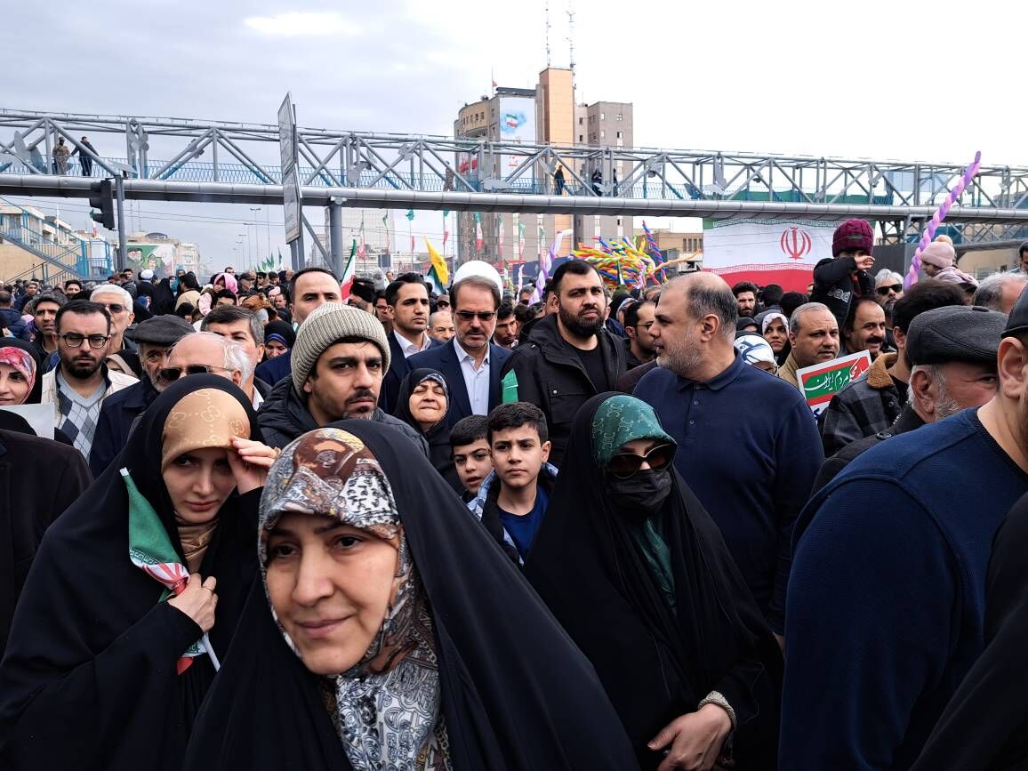 مسئولان و مردم در جشن چهلوهفت سالگی انقلاب اسلامی