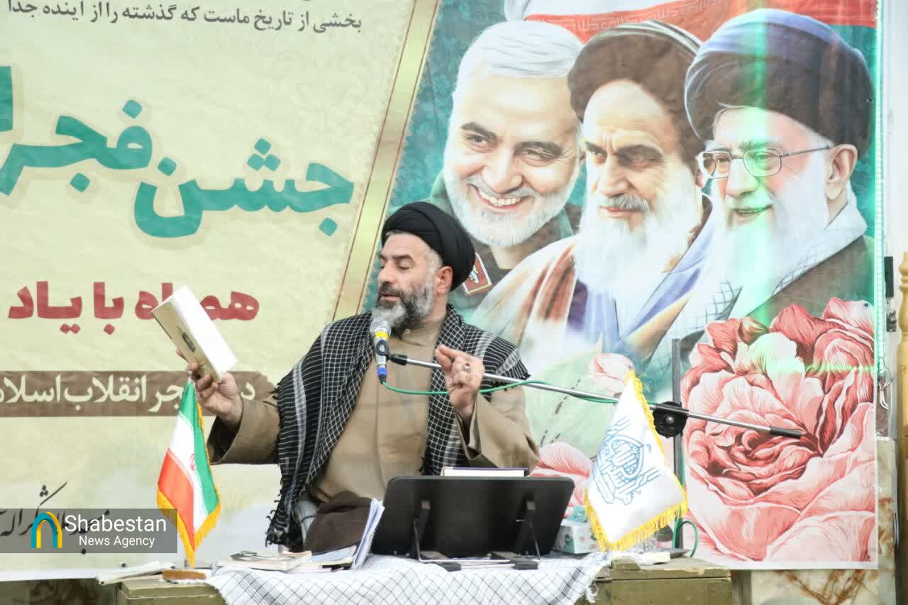 جشن انقلاب و یادواره شهدا در مسجد ملاشکرالله آران و بیدگل برگزار شد