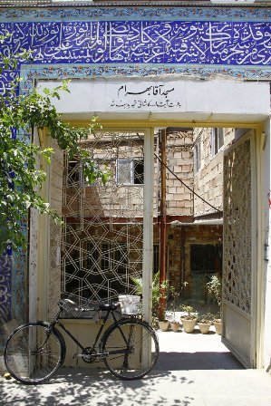 مسجد آغابهرام؛ بنایی تاریخی با معماری خاص در پامنار