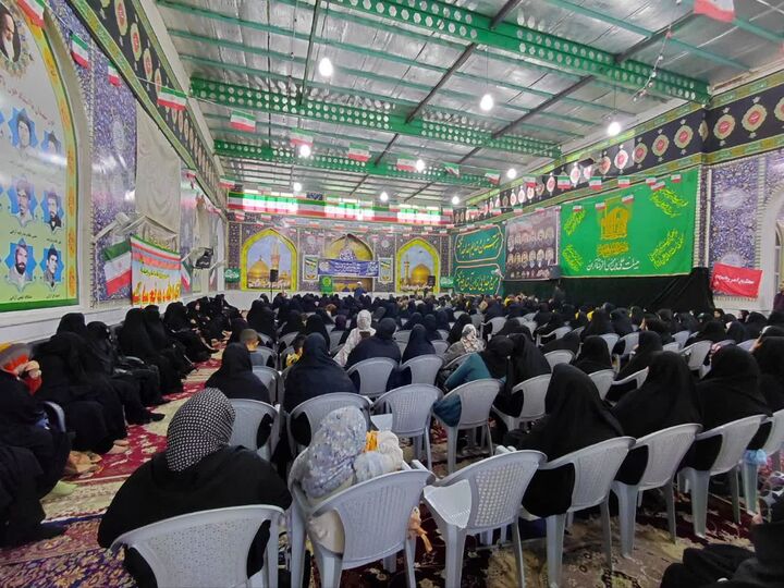 جشن بزرگ پیروزی انقلاب اسلامی در حسینیه رضویه عباس‌آباد آران و بیدگل برگزار شد