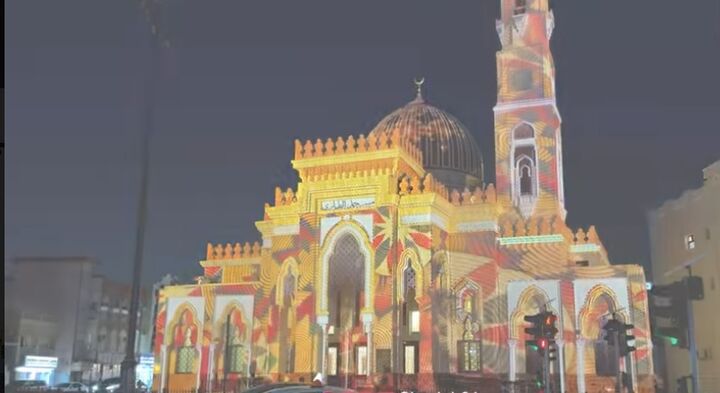 «خلاقیت‌های شبه‌جزیره» بر دیوار مسجد الطیاری نقش بست؛ تلفیق نور و هنرهای سنتی در دبا الحصن امارات