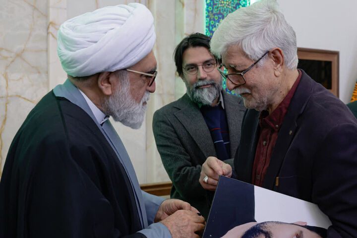 کتاب «شاهدی از آمریکا» رونمایی شد