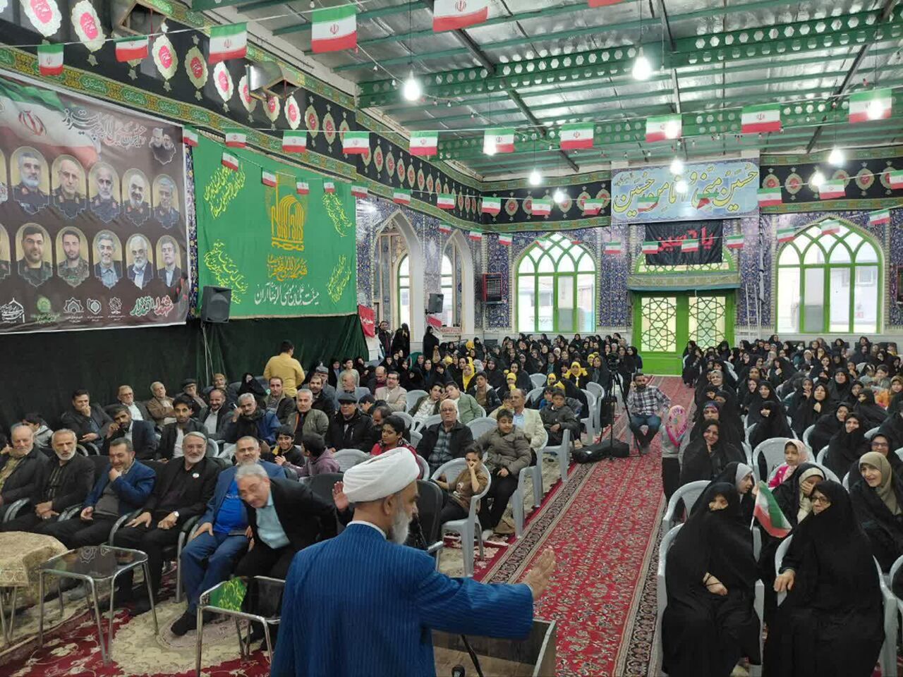 جشن بزرگ پیروزی انقلاب اسلامی در حسینیه رضویه عباس‌آباد آران و بیدگل برگزار شد