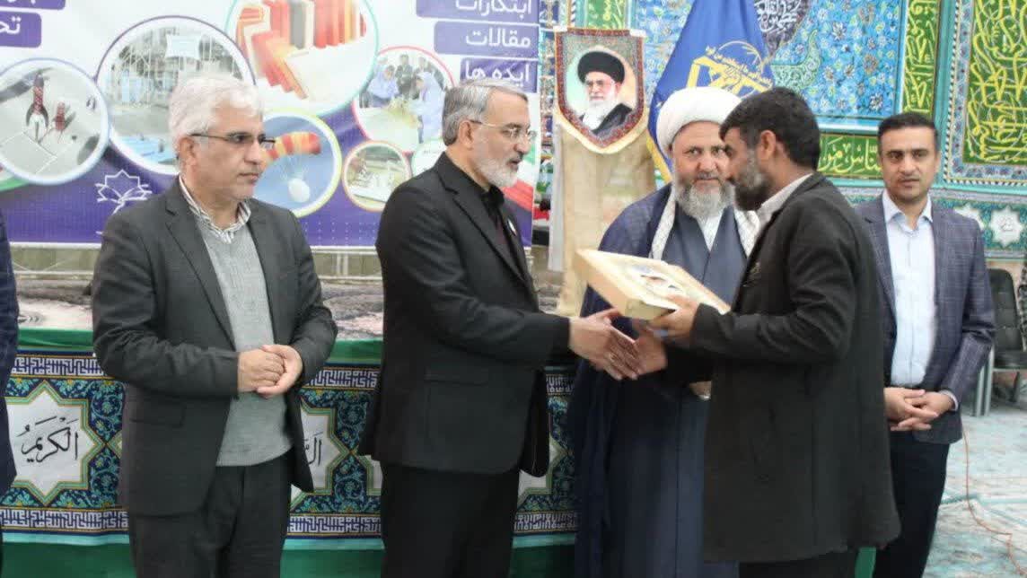 اختتامیه چهارمین نمایشگاه «صعود» در آران و بیدگل؛ تجلی دستاوردهای انقلاب و امید به آینده