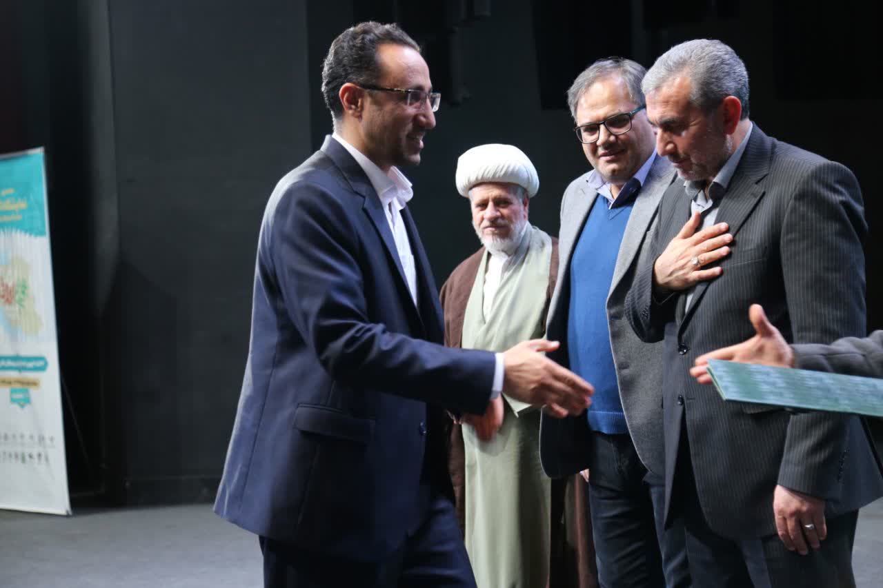 تجلیل از پیشگامان فرهنگ و تبلیغ؛ فعالان مسجدی آذربایجانغربی تکریم شدند