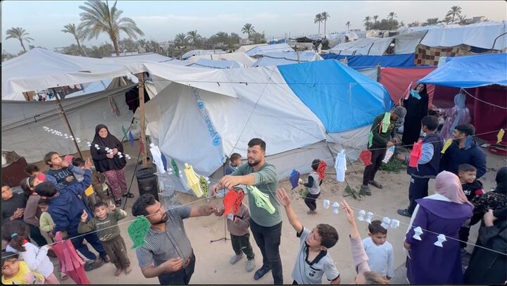 آوارگان فلسطینی در غزه میان چادرها به استقبال «رمضان» می‌روند