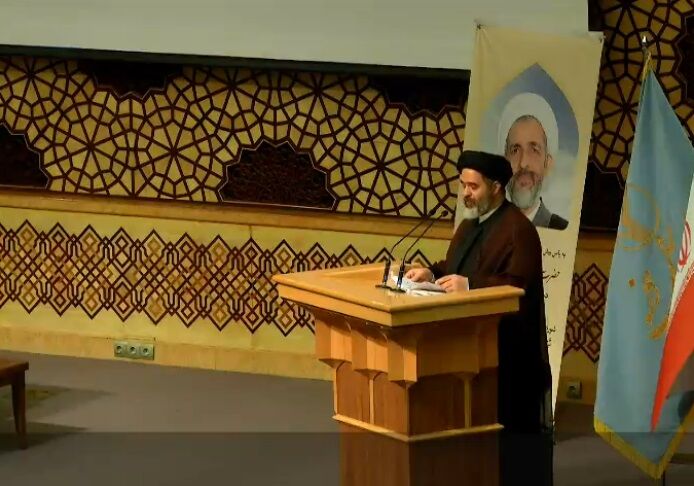 آغاز مراسم اختتامیه بیست وهفتمین کتاب سال حوزه/ رشد ۱۴ درصدی آثار / معرفی ۴ اثر برگزیده