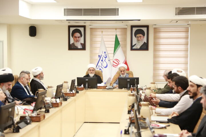 حوزه باید به منبع مشروعیت و هویت بخشی نظام قانونگذاری تبدیل شود