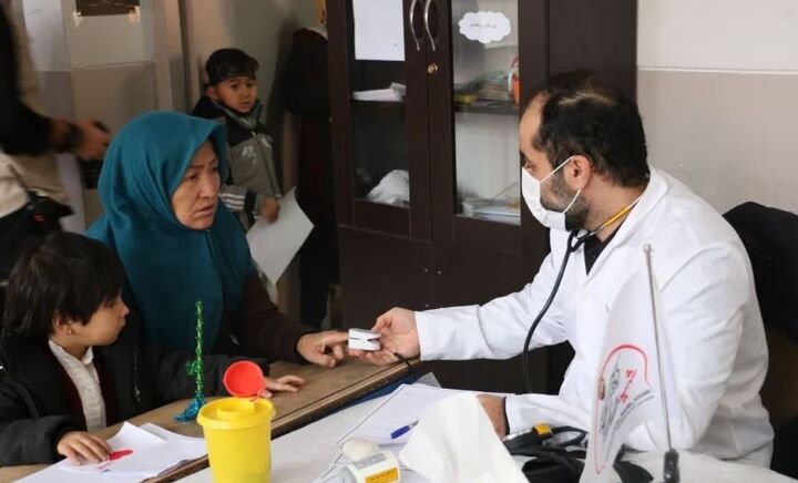 گره‌گشایی پزشکان جهادگر از نیازمندان نجف‌آباد استان اصفهان