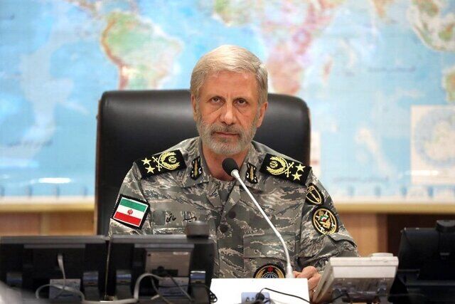 فرمانده کل ارتش: باید فرصت خدمت در نظام جمهوری اسلامی ایران را مغتنم بشماریم