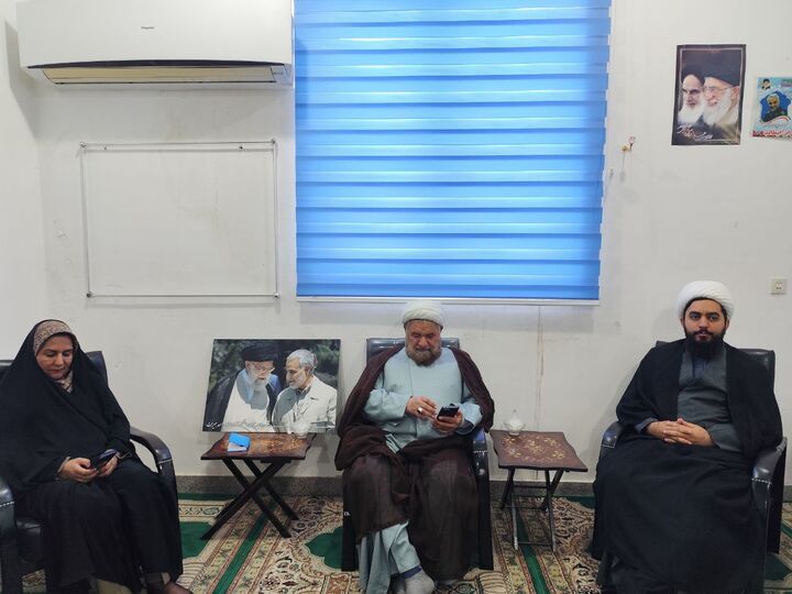 تمسک به قرآن قوی ترین سلاح مقابله با تهاجم فرهنگی دشمن است