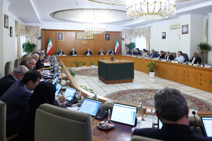 قدردانی رئیس‌جمهور از هنرمندان در صحنه/حمایت دولت از سفرهای مردمی در آیین‌ها و شادی‌ها