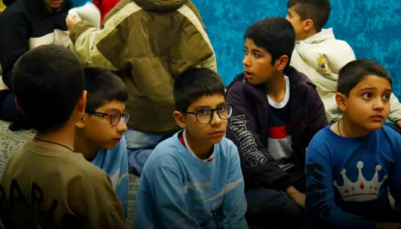 روایت ایثار بر پرده مسجد؛ «مجنون» میزبان نوجوانان منظریه شد