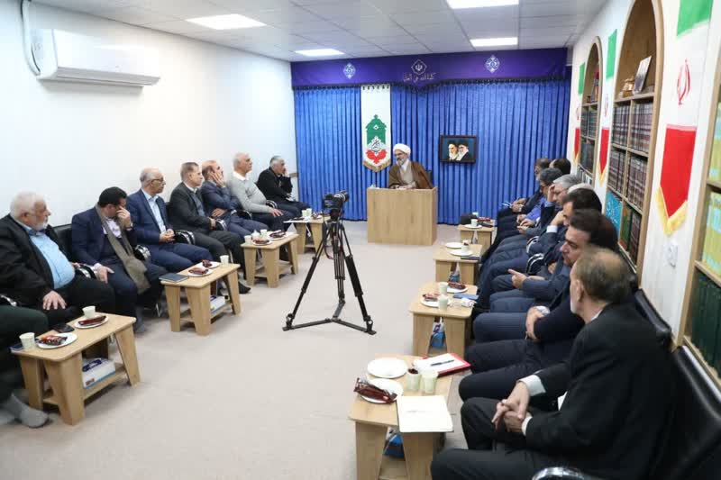 اتحاد مسئولان و صاحبنظران برای توسعه استان سمنان ارزشمند است