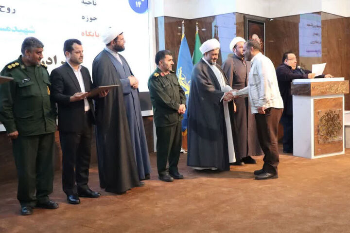 کسب مقام «پایگاه ممتاز» مسجد المهدی(عج) زرقان در جشنواره ملی اسوه