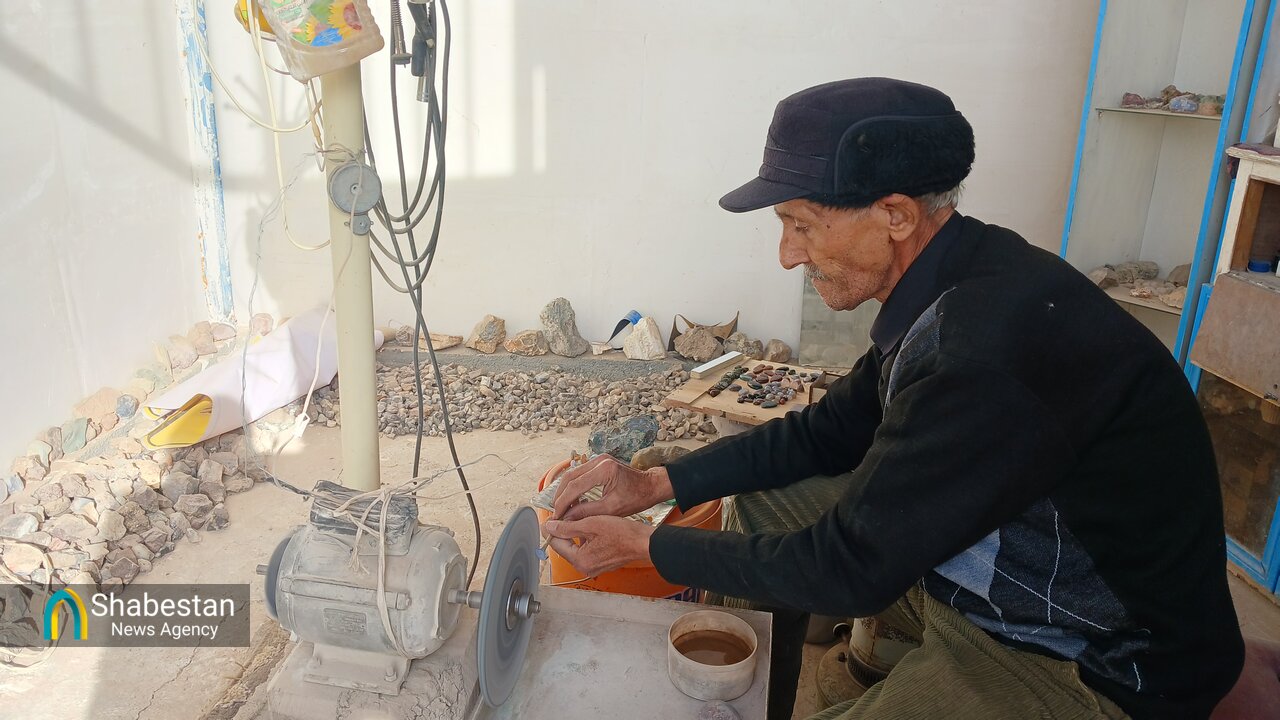 نان از دل سنگ/ از کارافتادگی تا کارآفرینی با سنگ و صبر