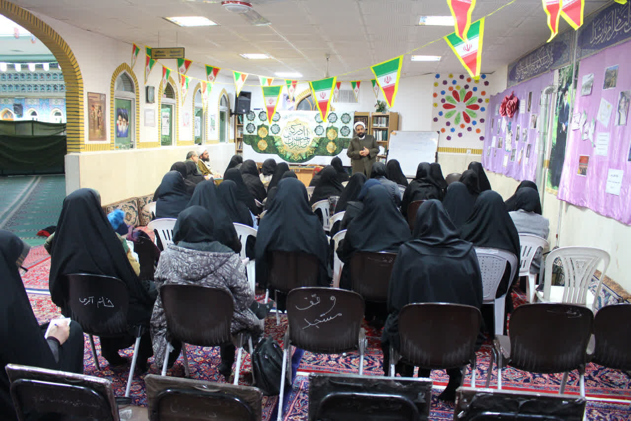 نماز محور اصلی مقابله با جنگ نرم دشمن و دوری انسان از انحرافات است