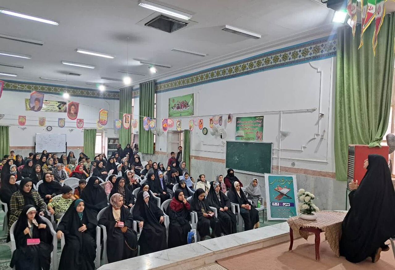 پنجمین مرحله آزمون حفظ جزء سی قرآن کریم در دارالقرآن امام خمینی(ره) آران و بیدگل برگزار شد