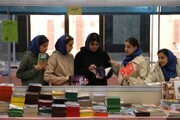 دانش آموزان نبض نمایشگاه کتاب ارومیه