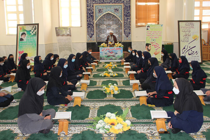 محفل انس با قرآن در ایلام روزانه برگزار می‌شود