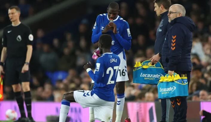 توجه لیگ برتر انگلیس به بازیکنان مسلمان در ماه رمضان