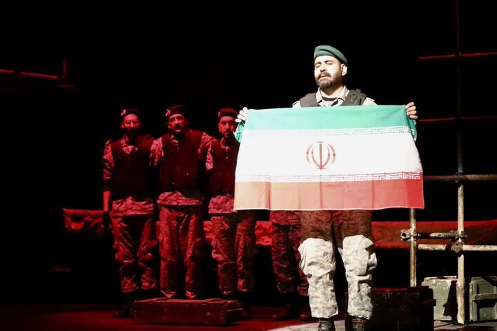 انتقال فرهنگ ایثار و مقاومت به جامعه در جشنواره تئاتر ارتش
