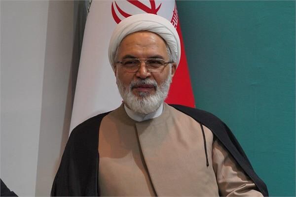 نسل و آگاه پرسشگر امروز با قرآن زیست شرافتمندانه و عاشقانه خواهد داشت