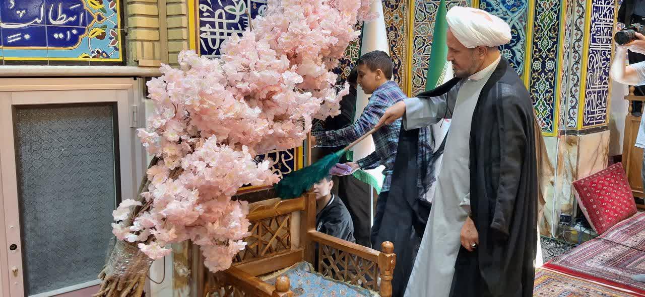 سنت غباروبی مساجد در آستانه رمضان باید نسل به نسل منتقل شود/تربیت انسان-رسانه را در مساجد دنبال می‌کنیم