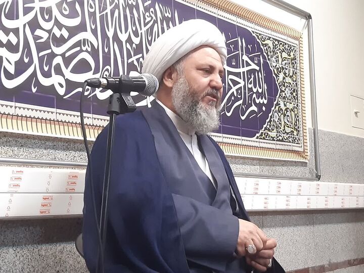 خدمت به مردم جلوه‌ای از عبادت است/ تأکید امام جمعه آران و بیدگل بر گره‌گشایی از امور مردم