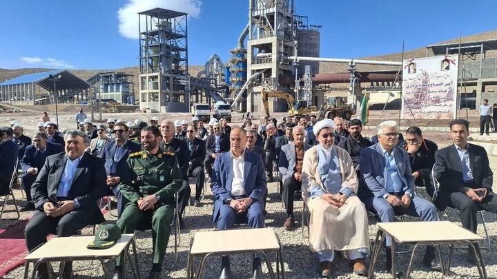 بهره‌برداری از کارخانه سیمان سفید ازنا با حضور پزشکیان