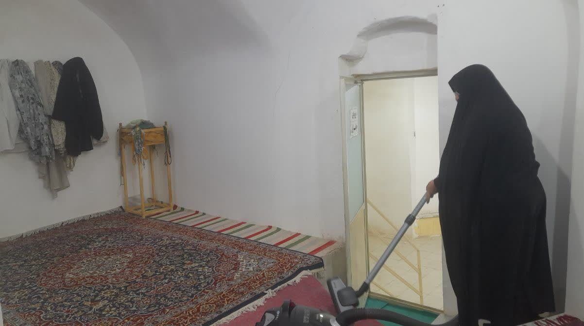 گام های عملی در «دهه غبارروبی» با همت قرانیان آران و بیدگل؛ فعالان بیتالزهرا (س) مساجد را برای میزبانی از روزه داران آماده کردند