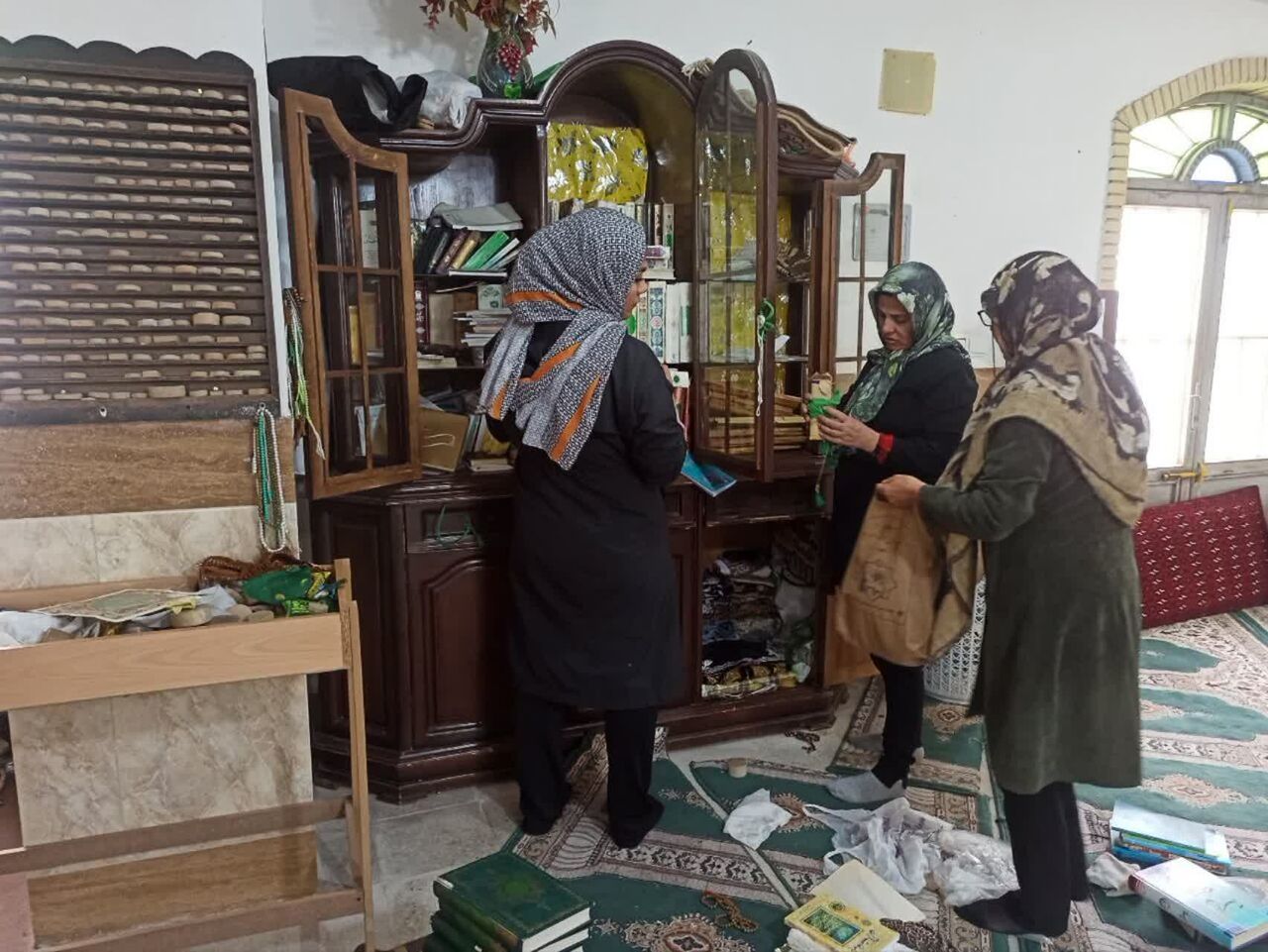 غبارروبی مسجد «قمر بنیهاشم(ع)» گیلانغرب در آستانه ماه رمضان