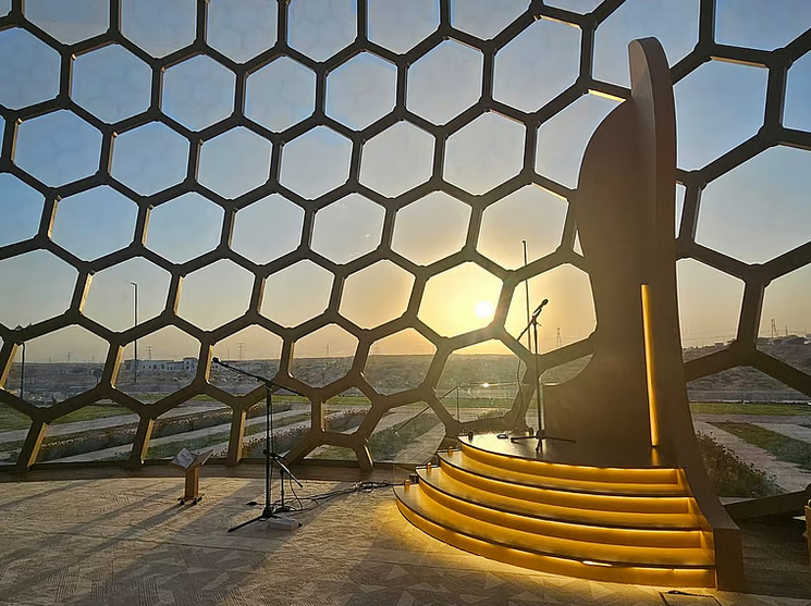 مسجد «النصر» شارجه در امارات با گنبدی شیشهای چشمنواز افتتاح شد