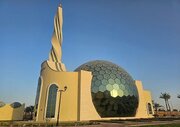 مسجد «النصر» شارجه در امارات با گنبدی شیشه‌ای چشم‌نواز افتتاح شد