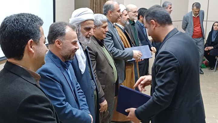 تجلیل از ستاد کانون‌های مساجد کردستان در اجلاسیه استانی نماز دانش‌آموزی