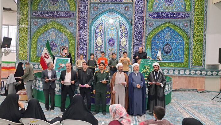  آیین تجلیل از حافظان شرکت‌کننده در آزمون حفظ جزء ۳۰ قرآن در آران و بیدگل برگزار شد