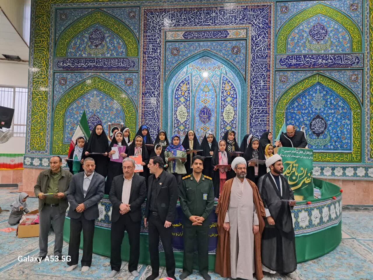 آیین تجلیل از حافظان شرکتکننده در آزمون حفظ جزء ۳۰ قرآن در آران و بیدگل برگزار شد