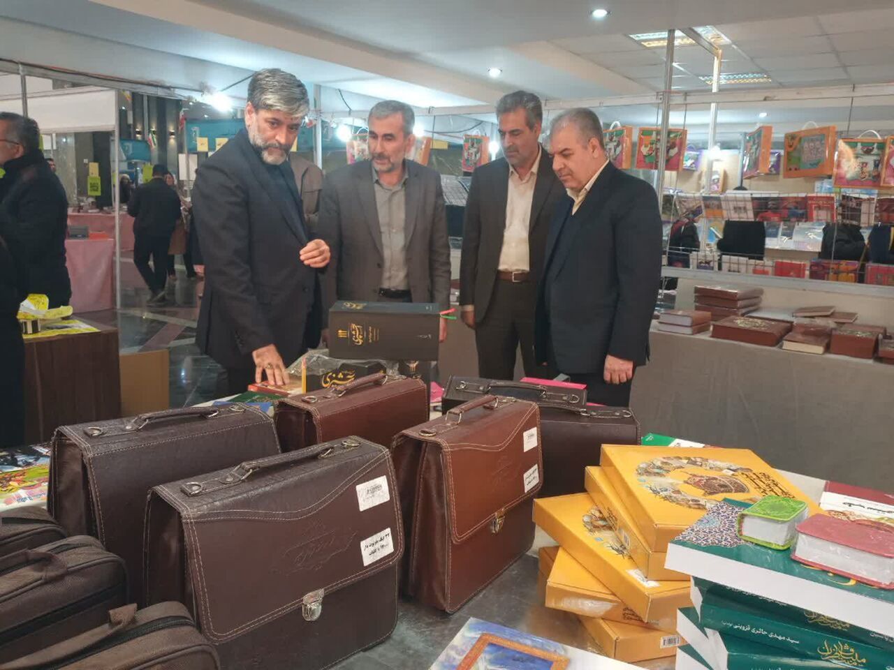 کتابخوانی؛ راهکار کاهش ناهنجاریهای اجتماعی