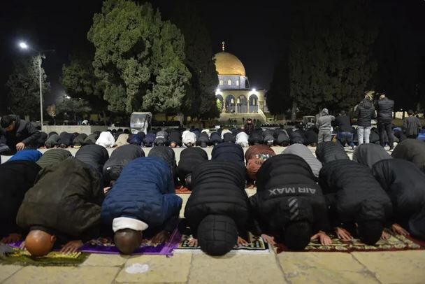 وقتی قرآن در ماه رمضان از میان ویرانه‌ها با حنجره‌های طلایی طنین انداز می‌شود