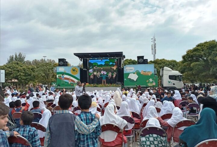 تماشاخانه سیار کانون با نمایش «ماجرای گله من» به قزوین رسید