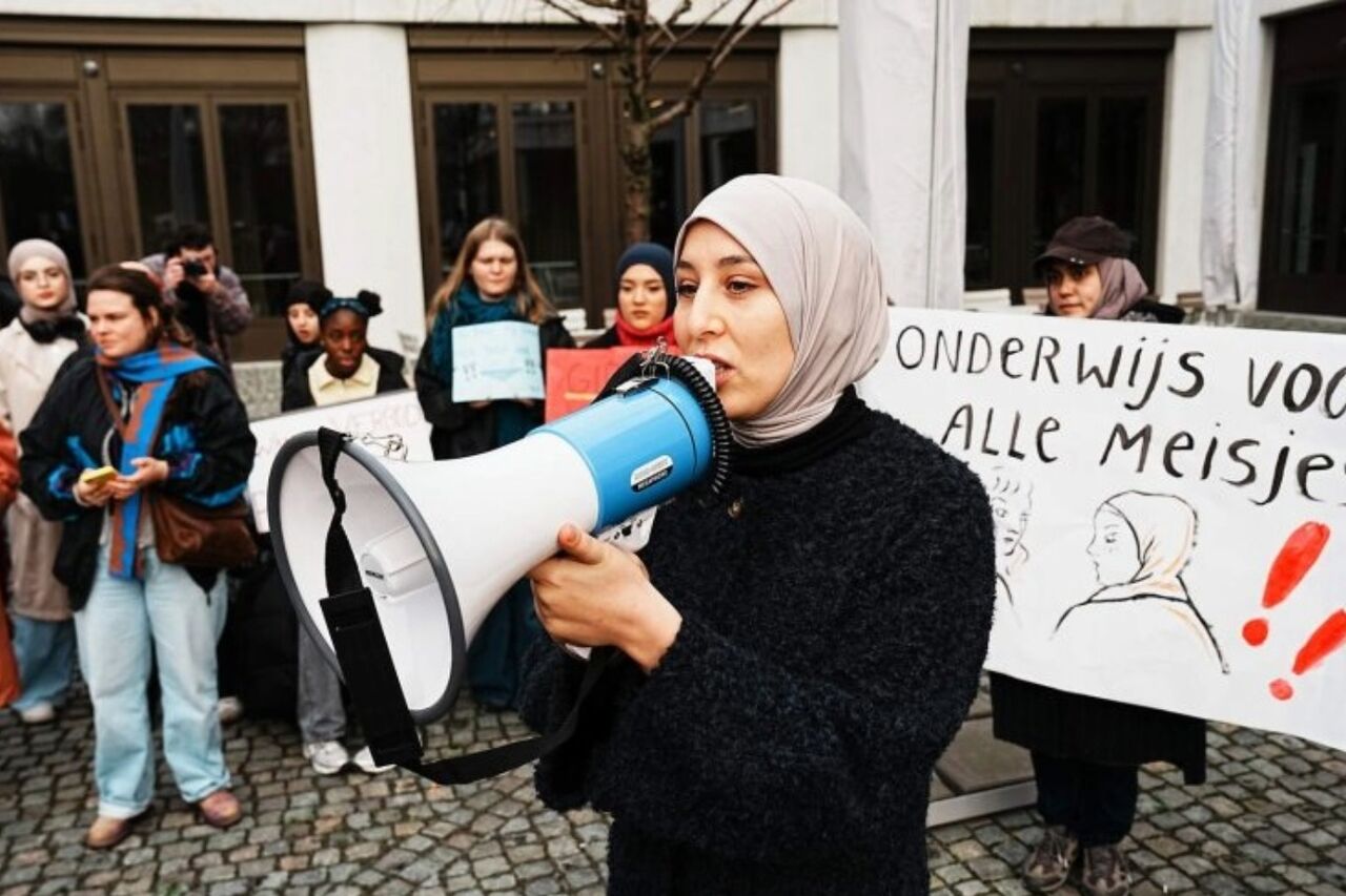 شکایت دانشآموزان شهر گِنت بلژیک علیه ممنوعیت حجاب در مدارس