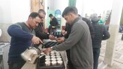 خدمت‌رسانی جوانان کانون فرهنگی هنری در توزیع افطاری
