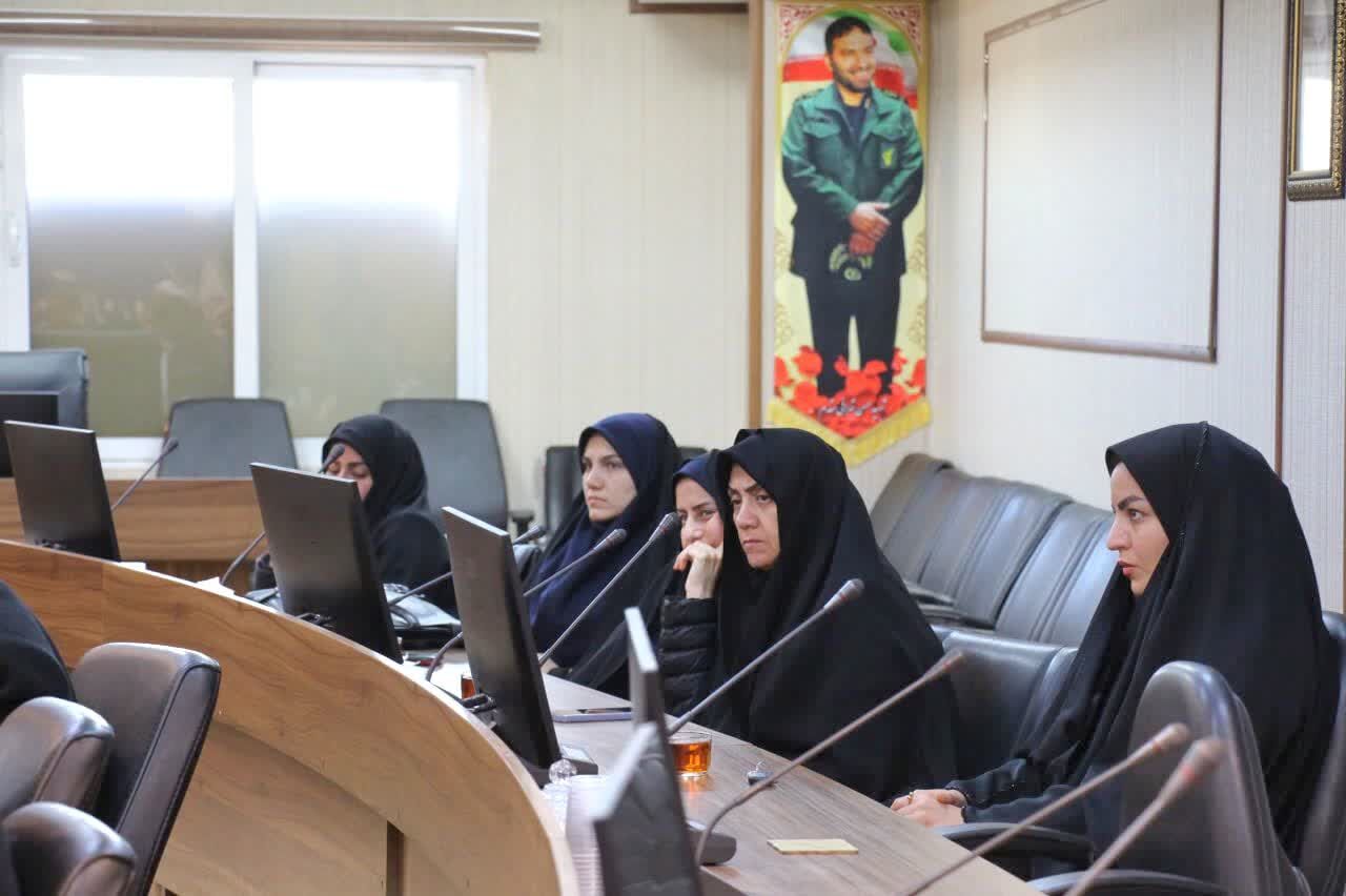 نشست هماندیشی روابط عمومی ادارات آران و بیدگل در خصوص پویش ملی «زندگی با آیهها»