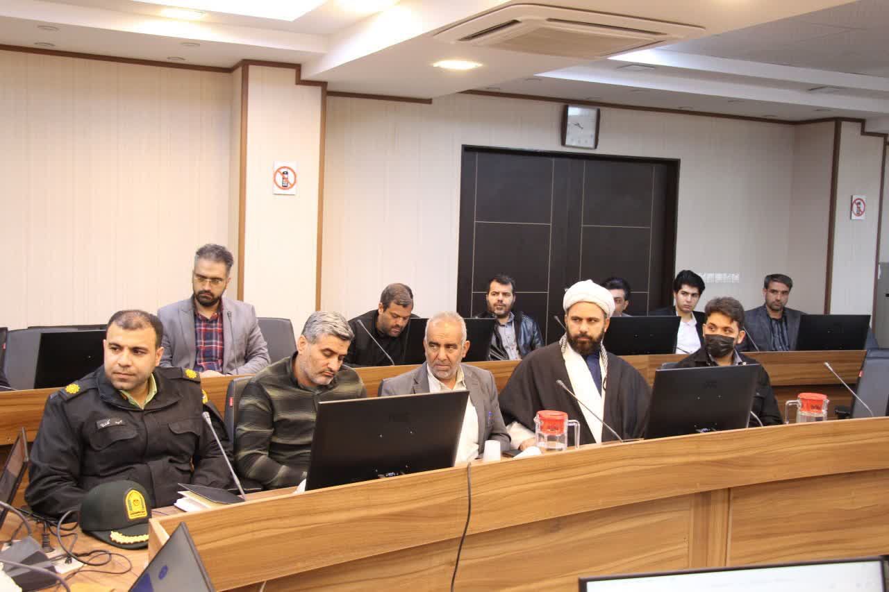 نشست هم‌اندیشی روابط عمومی ادارات آران و بیدگل در خصوص پویش ملی «زندگی با آیه‌ها»