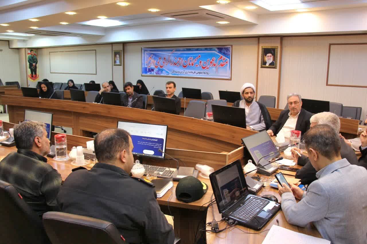 نشست هماندیشی روابط عمومی ادارات آران و بیدگل در خصوص پویش ملی «زندگی با آیهها»